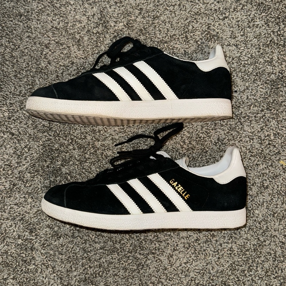 Adidas Gazelles women’s size 7